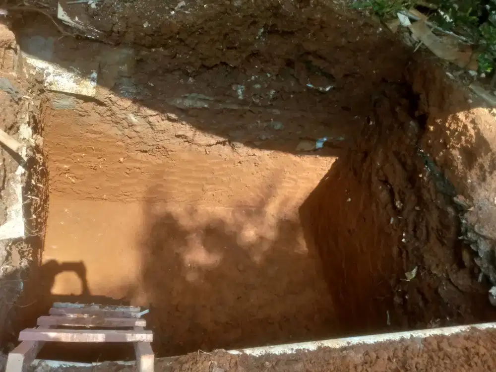 Mengerjakan galian spiteng galian buat pondasi rumah dLL