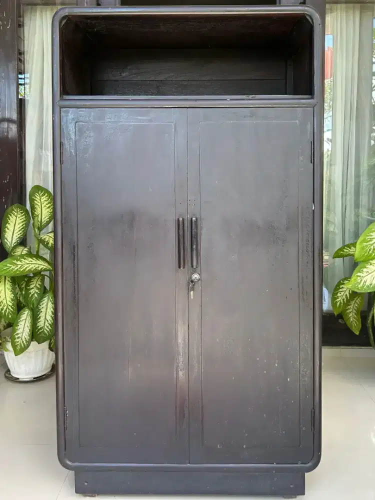 Di jual : Lemari kayu Jati Antik