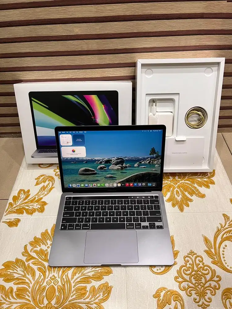 Macbook Pro 13 inch M2 8/512GB Second IBOX Mulus Fullset Original