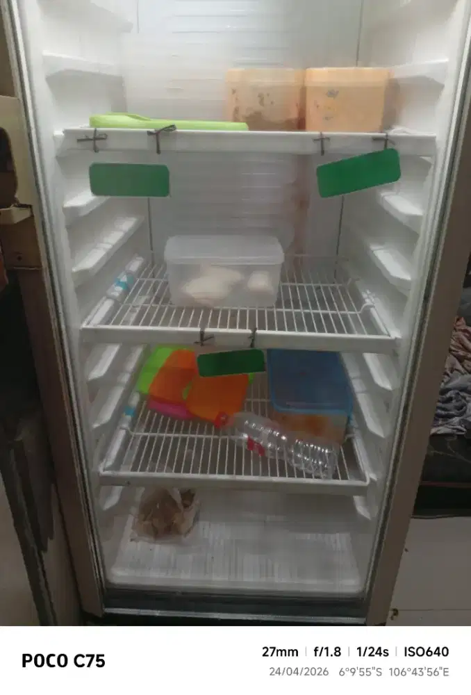 Showcase lemari pemdingin