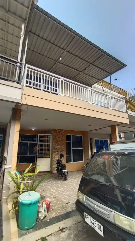Rumah Disewa 2,5 Lantai Beverly Green Furnished Dekat Mega Mall Batam
