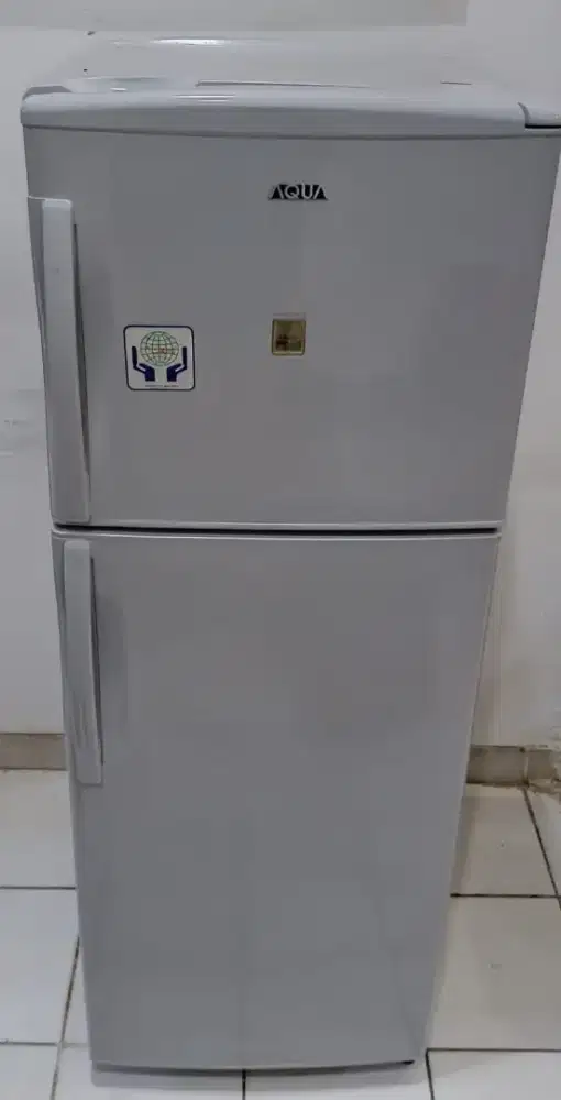 Kulkas Aqua 2 Pintu No Frost Bagus Mulus Dinginn Oke