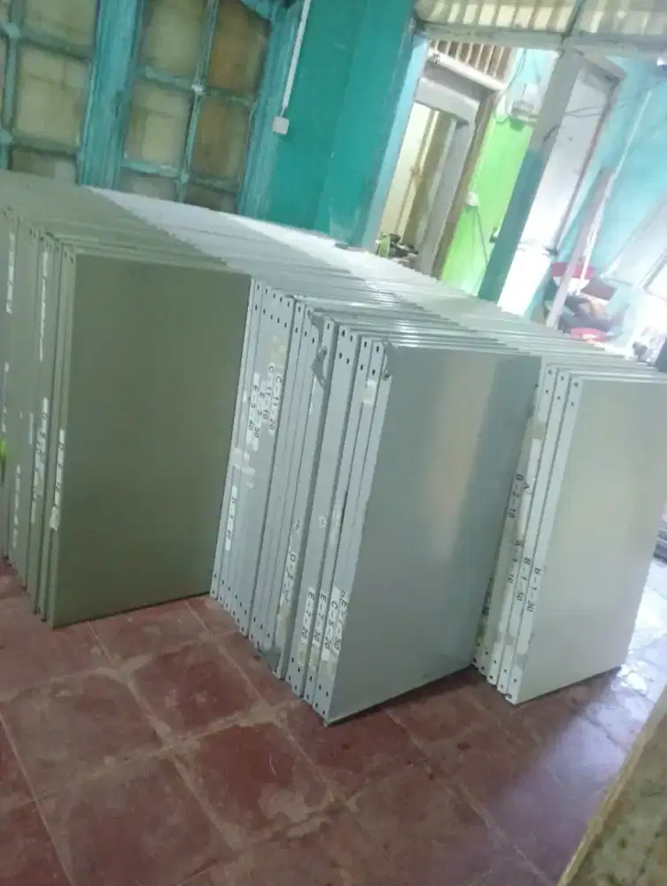 Jual rak besi seperti baru kondisi nya ukuran 60*100*200