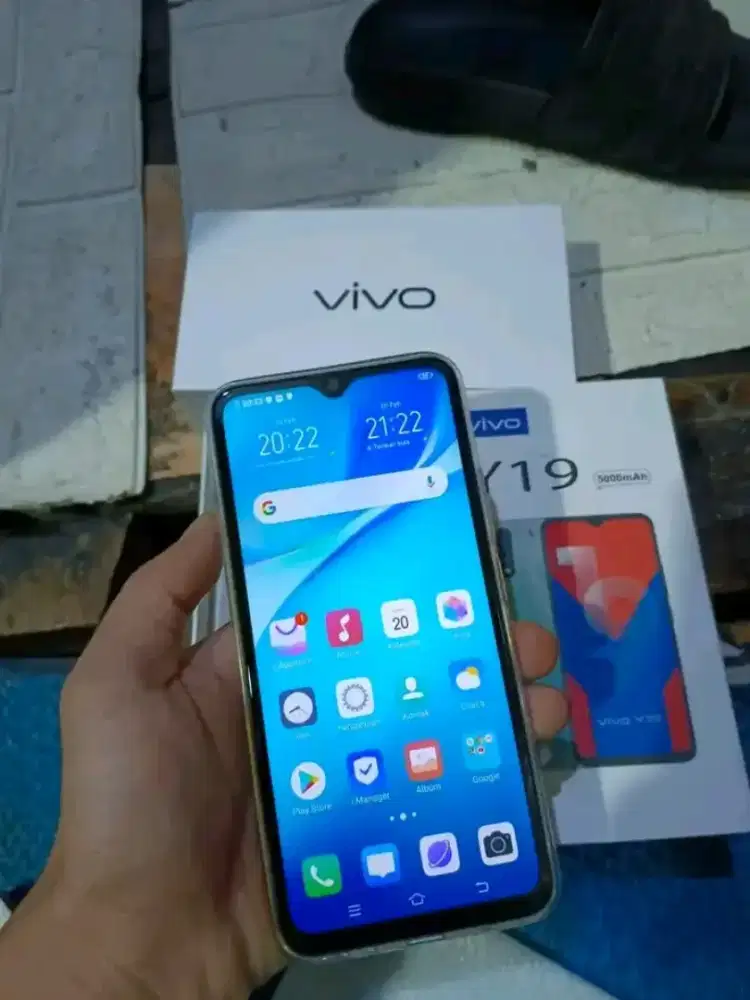 Vivo y19 8/256 .