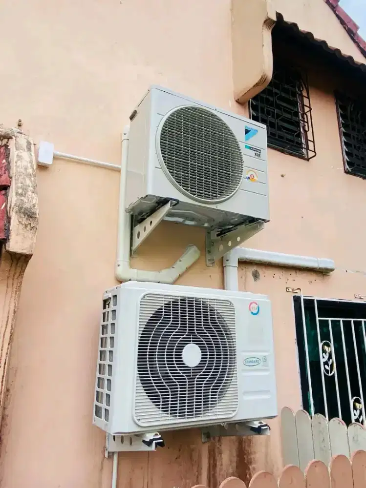 Service AC cuci AC bongkar pasang AC, service kulkas DLL BERGARANSI