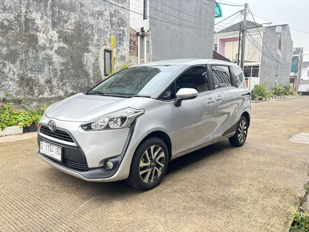 Toyota Sienta v 2016 At mulus pribadi