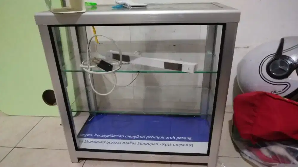 Etalase 3 skat table