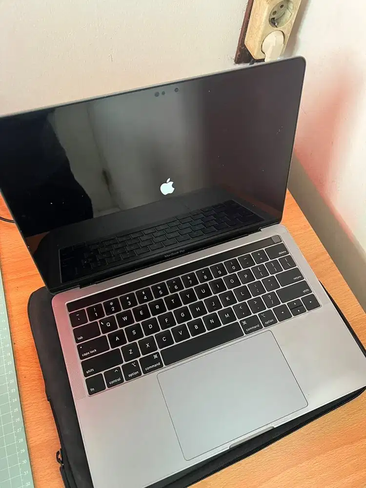Macbook Pro 13inch Touchbar 256GB  2019