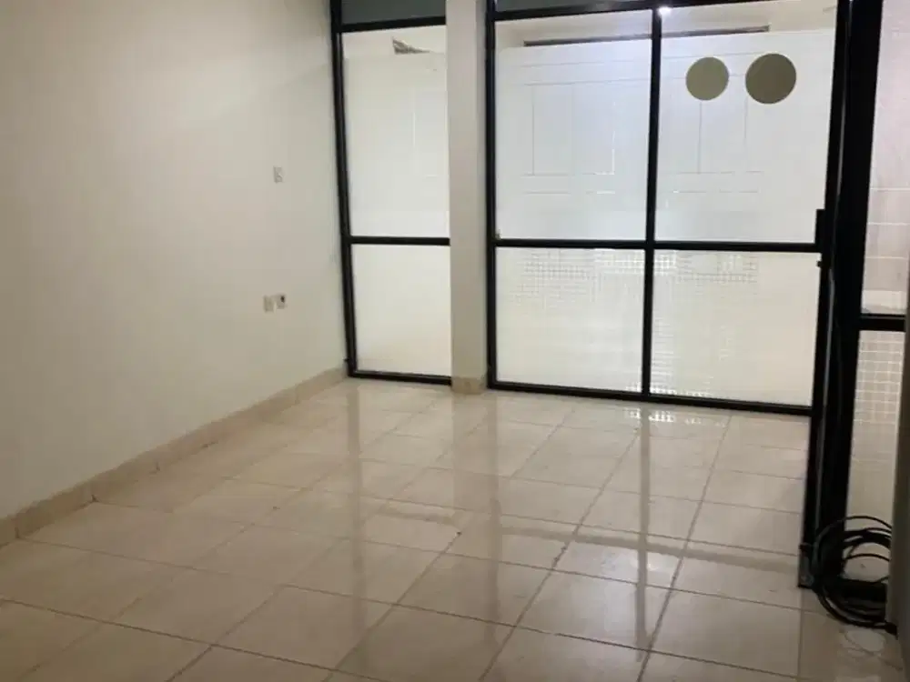Rumah Luas di Jalan Sumagung Kelapa Gading