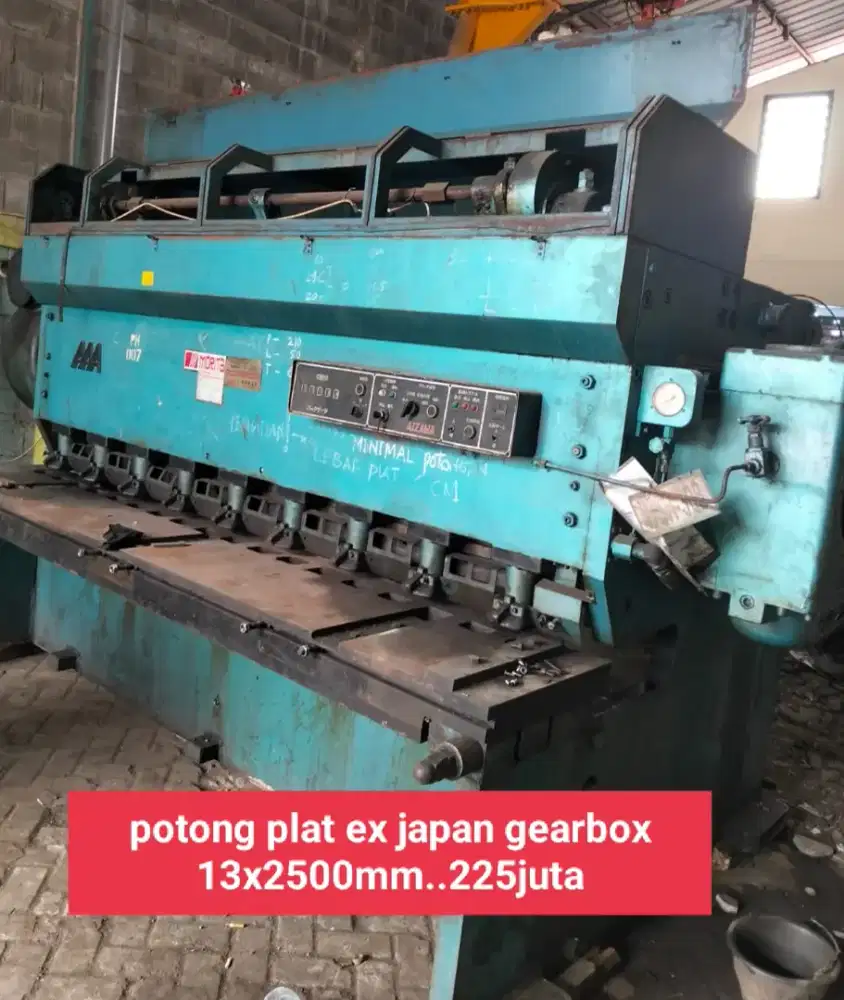 Mesin potong plat dan pres hidrolik