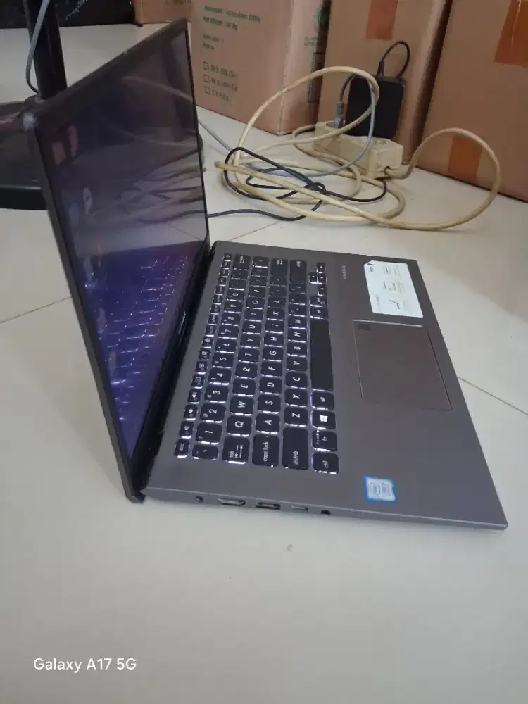 Asus vivobook x412FL  Core i3 dual VGA Slim