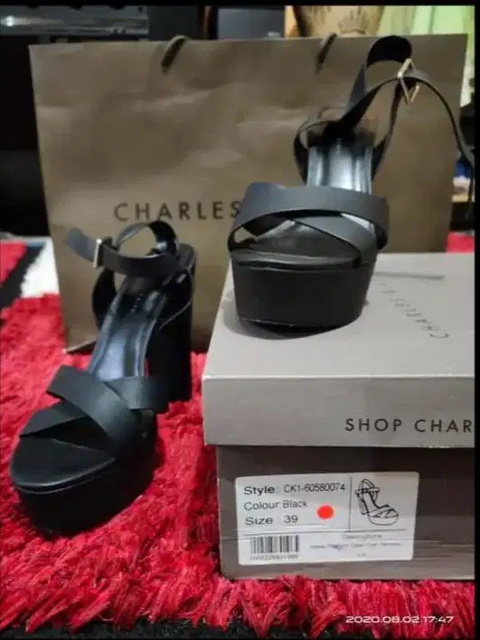 Sepatu Heals khusus wanita