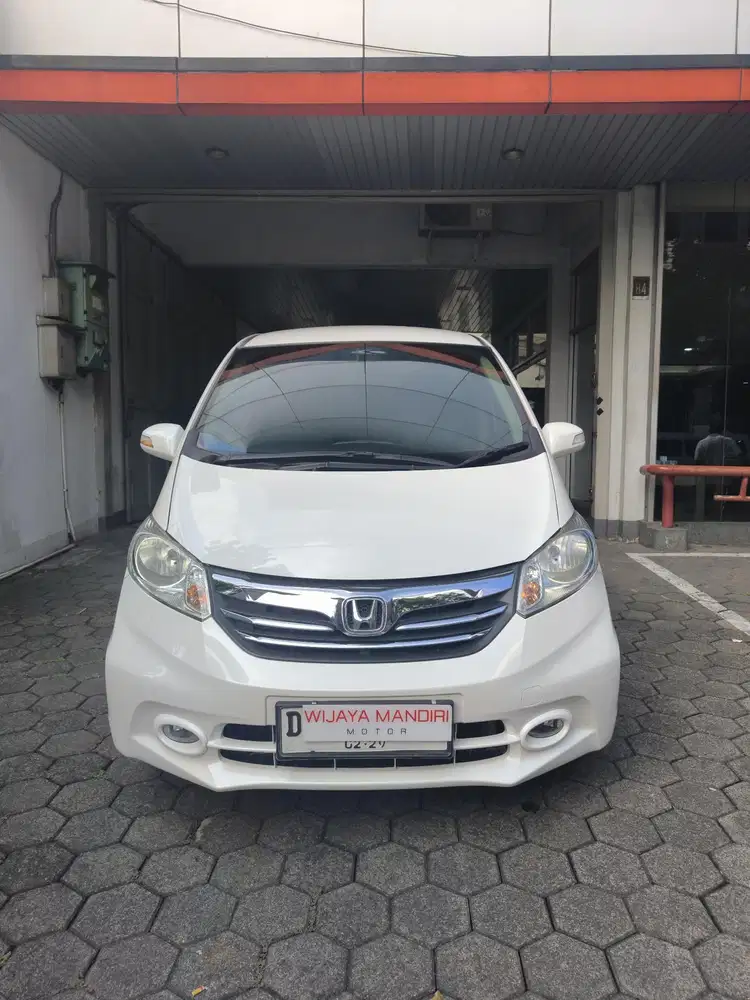 HONDA FREED 1.5 E PSD A/T 2013
