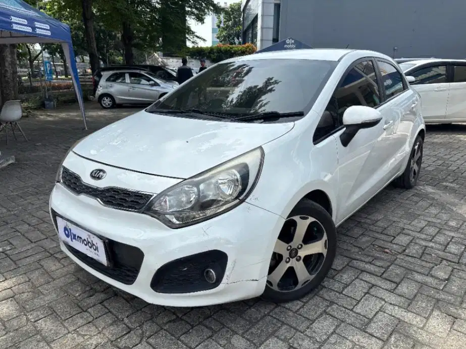 Kia Rio 1.4 Bensin-AT 2014 Putih