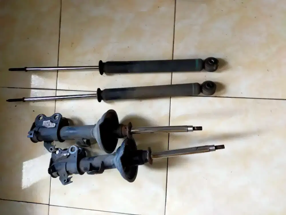 Jual skok bekas Agya dan xenia