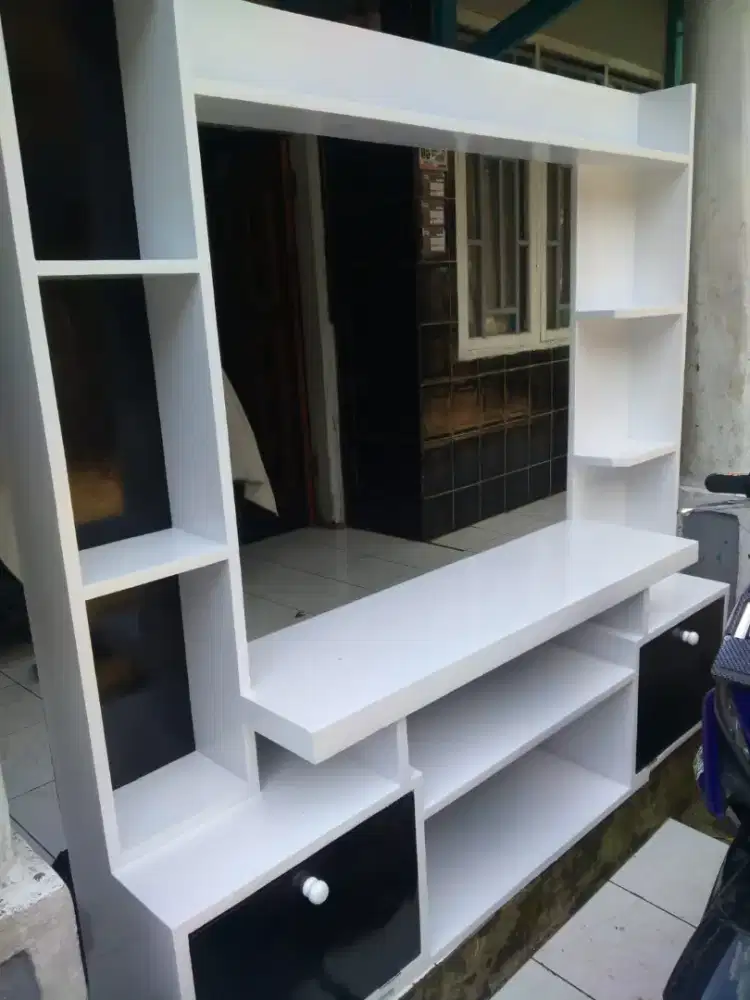 Lemari rak tv bahan kayu asli, bukan dari serbuk kayu