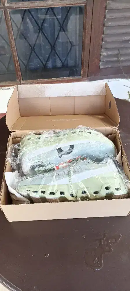 Oncloud Monster ( rare colour) , original size eu 41