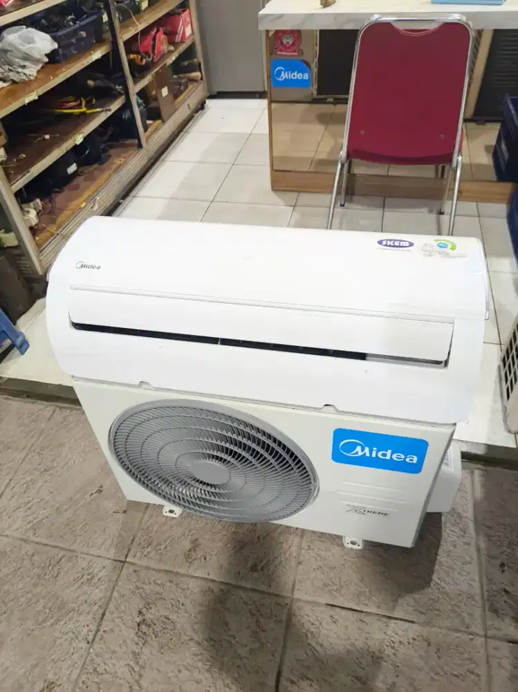AC split merk Midea 1/2pk dingin bagus dan bergaransi