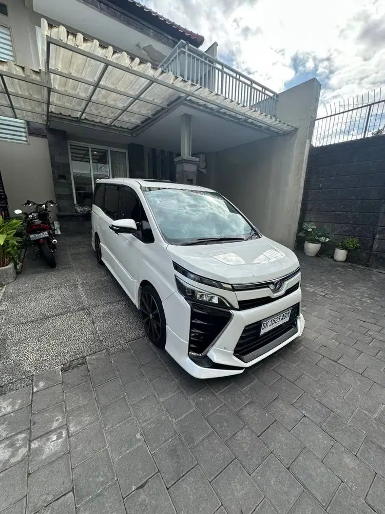 Toyota VOXY 2019