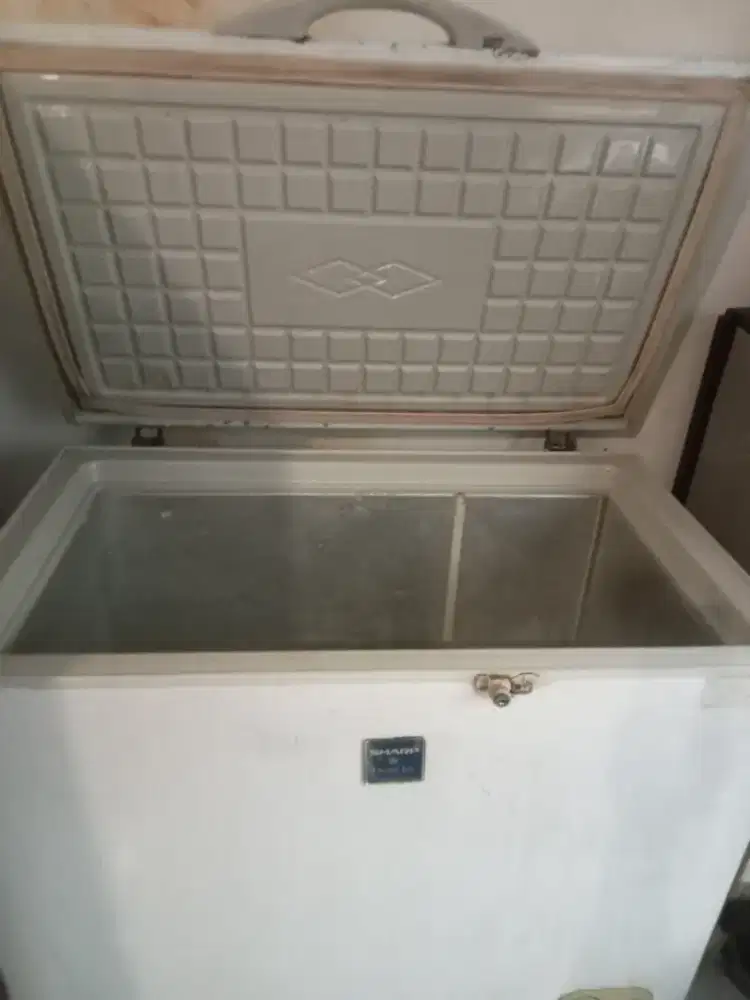 Freezer box merek Sharp
