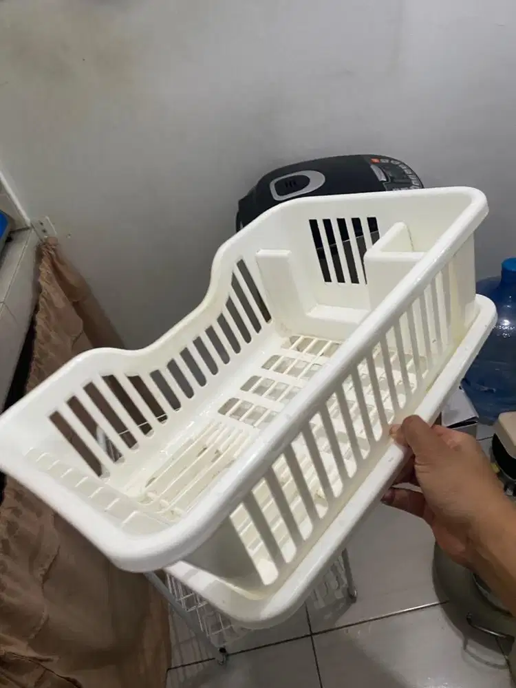 Rak piring, peniris piring, wajan, panci