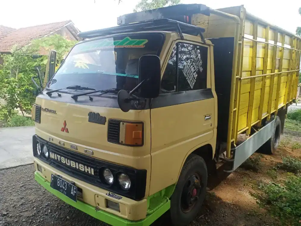 Mitsubishi 100ps 6 roda dobel bak tahun 1995