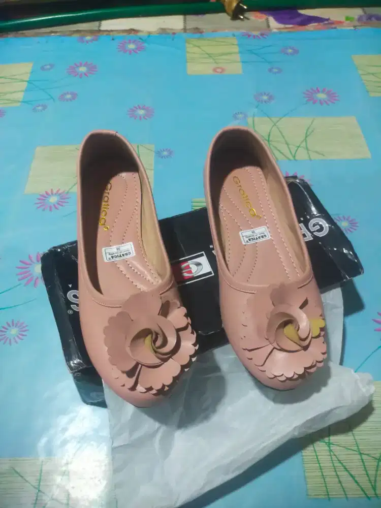 Sendal sepatu wanita