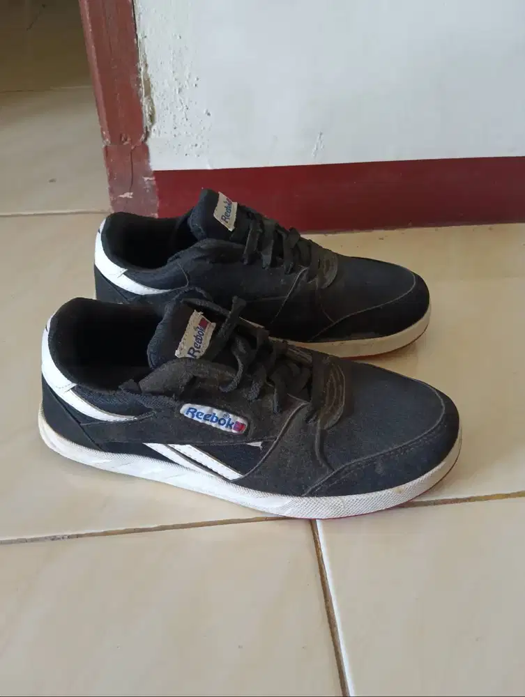 Sepatu Reebok bekas