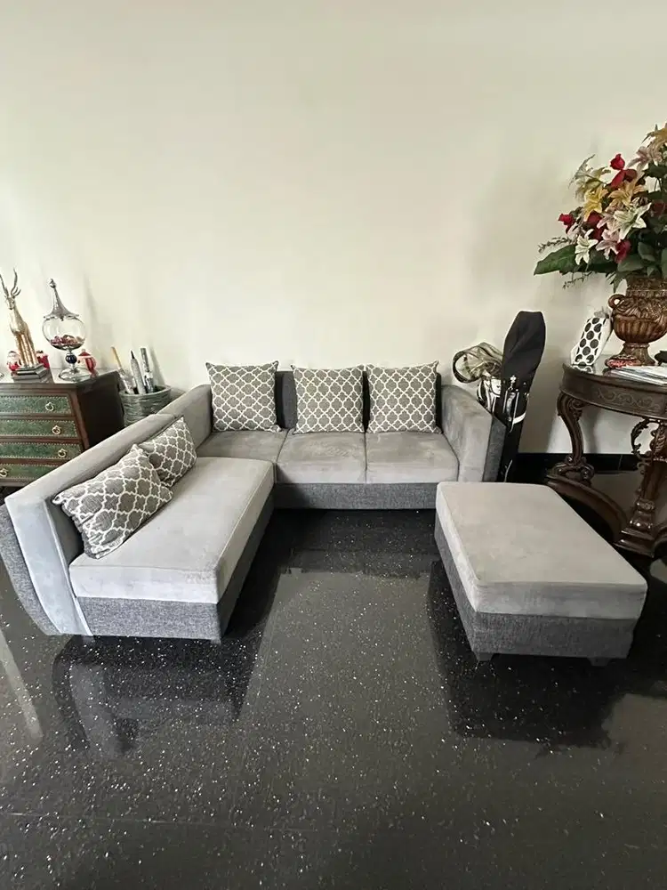 Sofa Abu Minimalis 5 seat + bantal (liat photo kedua)