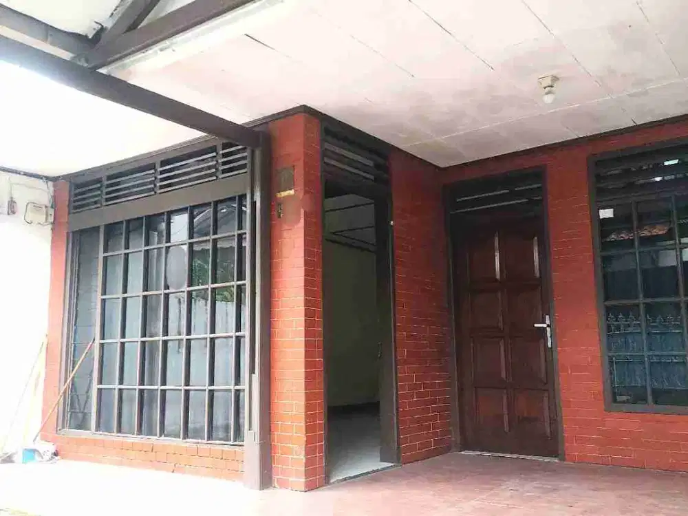 SEWA- RUMAH DEKAT JALAN UTAMA, HARGA EKONOMIS, SIAPA CEPAT, SARIJADI.