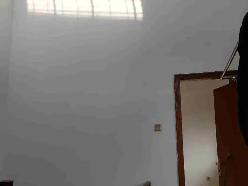 Dijual rumah di Harapan Indah Lama lantai 1 1/2
