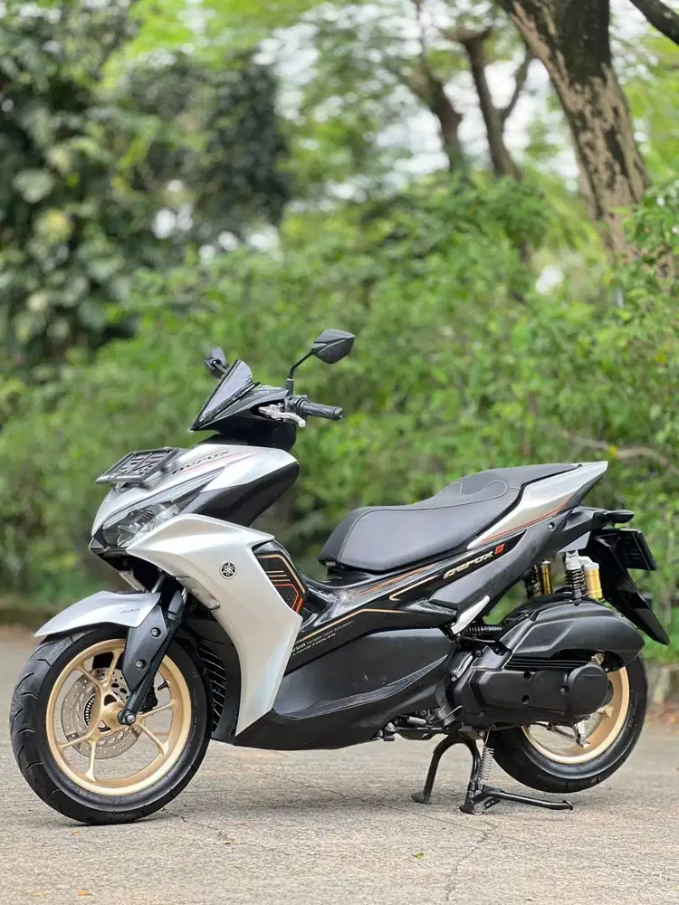 YAMAHA NEW AEROX S 155 ABS KEYLESS 2024 SILVER LOW KM TAX ON SUPERB