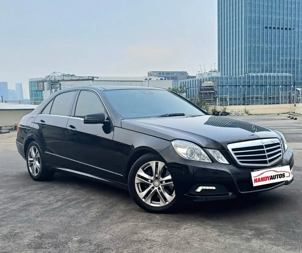 Mercedes Benz E300 Avantgarde Tahun 2009 Automatic Hitam