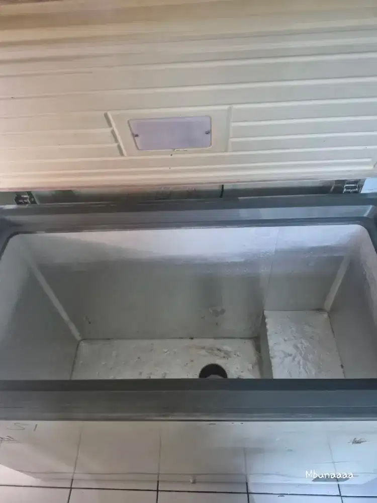 Freezer box 310 Liter merk Gea siap pakai