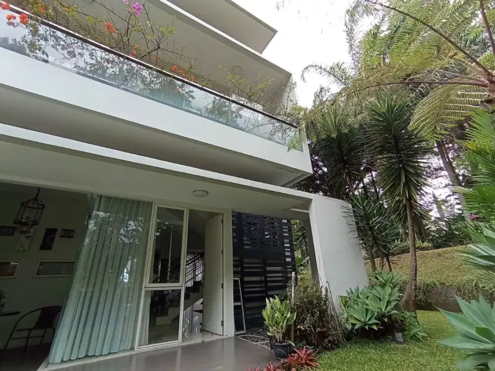RUMAH MEWAH SAYAP DAGO BANDUNG Dengan Fasilitas Lengkap dan Pemandangan Kota