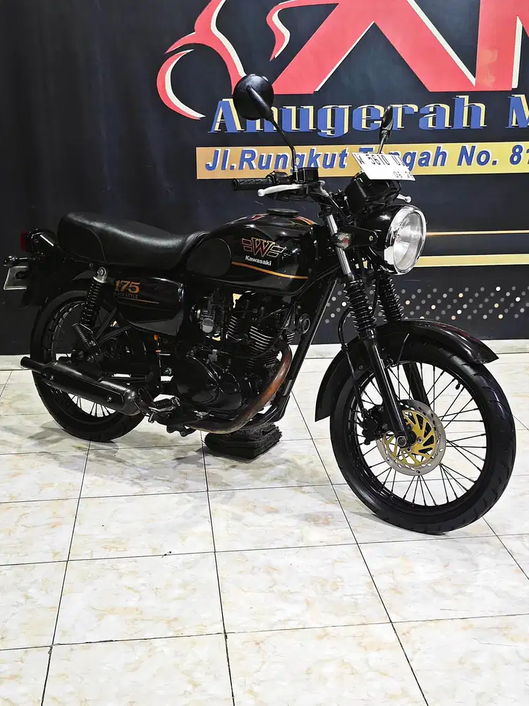 W175 Black Glossy 2018 clasic keren gaya mewah. Anugerah motor rungkut