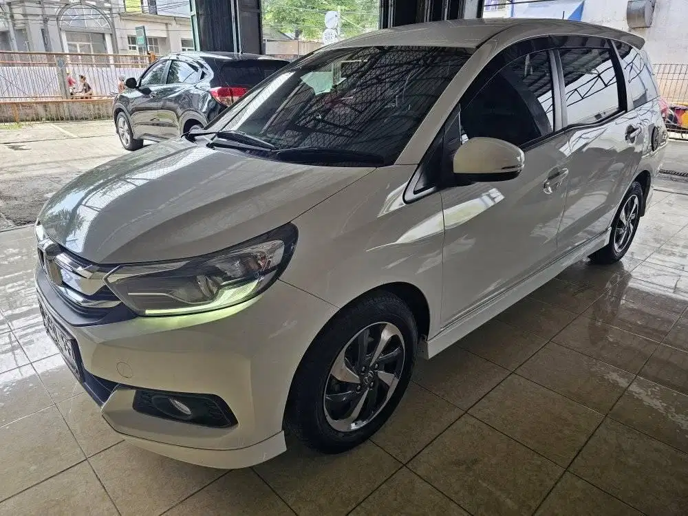 Honda New Mobilio E CVT 2021 Putih