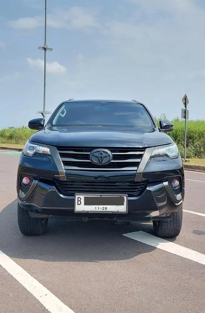 Toyota Fortuner at 2018 Hitam