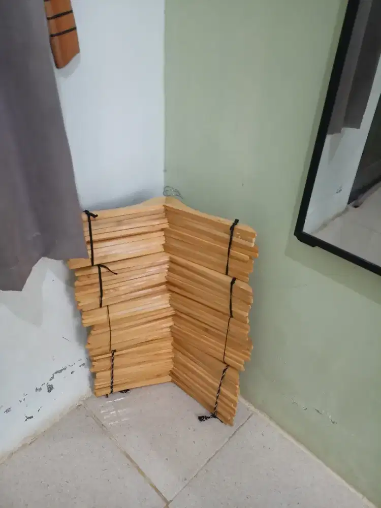 Hanger kayu murah