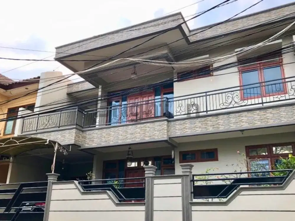Rumah Mewah Untuk Hunian Keluarga Maupun Home Office Pondok Gede
