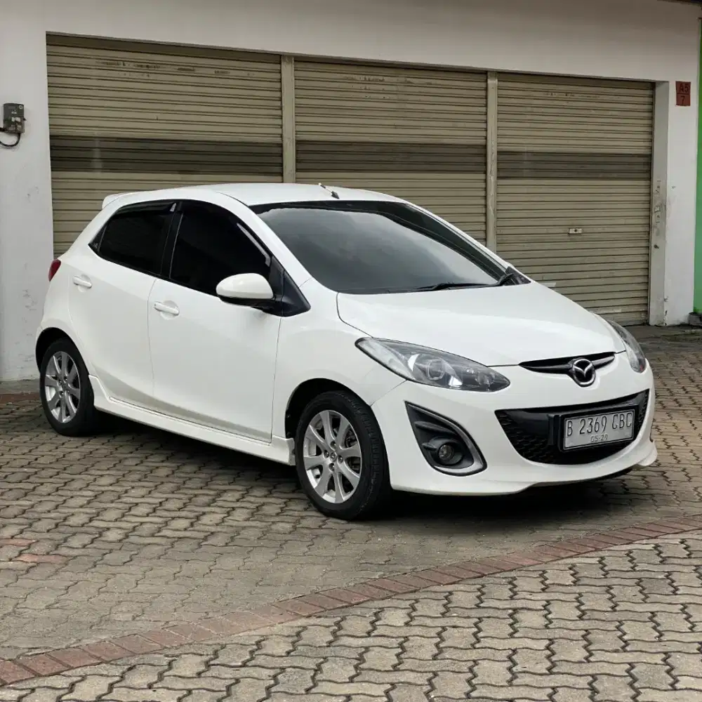 Mazda 2 V Manual tahun 2013