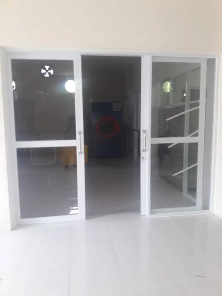 Pasang Sekat Kantor Pakai Kusen Aluminium - Alumunium - GRC Gypsum PVC