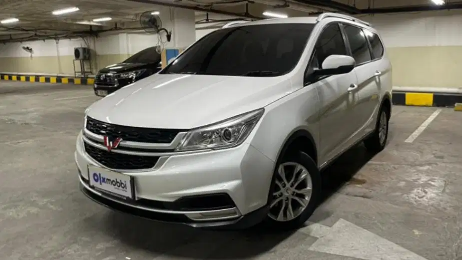 Wuling Cortez 1.5 S Bensin-MT 2021 Putih