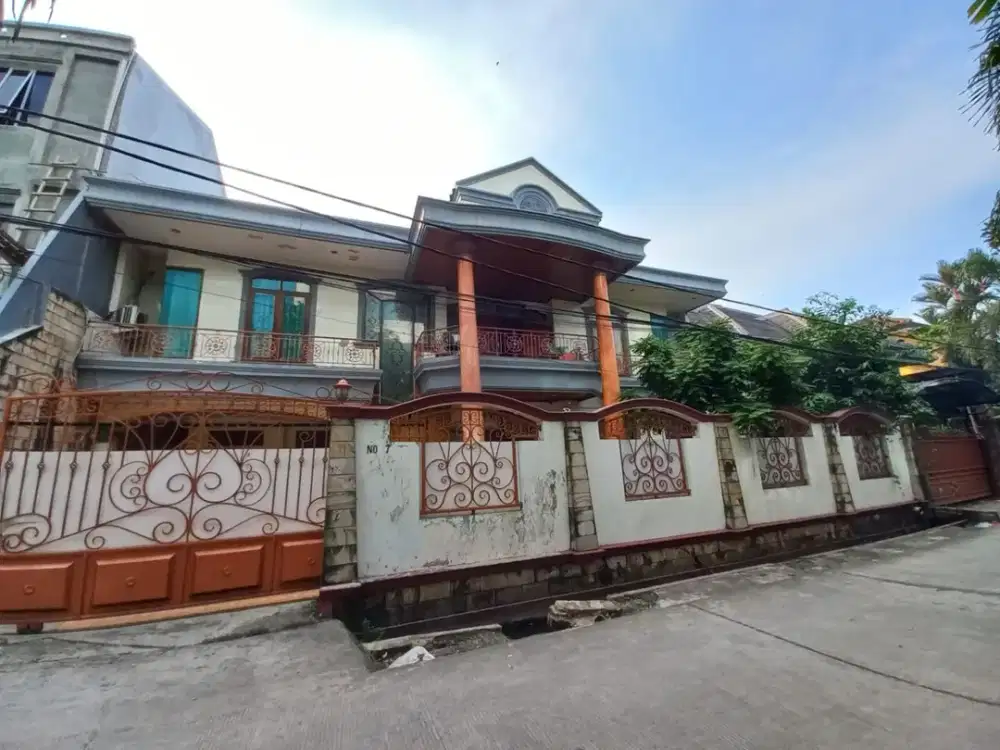 DIJUAL RUMAH 2 LANTAI LOKASI STRATEGIS DEKAT DENGAN PELABUHAN TANJUNG PRIOK JAKARTA UTARA