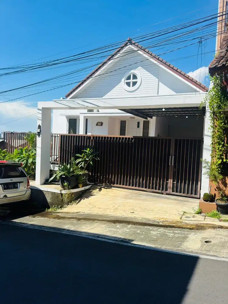 RUMAH MEWAH TENGAH KOTA TAMPOMAS GAJAHMUNGKUR SEMARANG