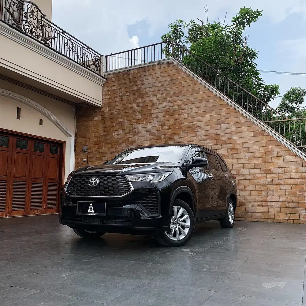 ( Like New ) 2024 Toyota Kijang Innova Zenix 2.0 V Bensin A/T