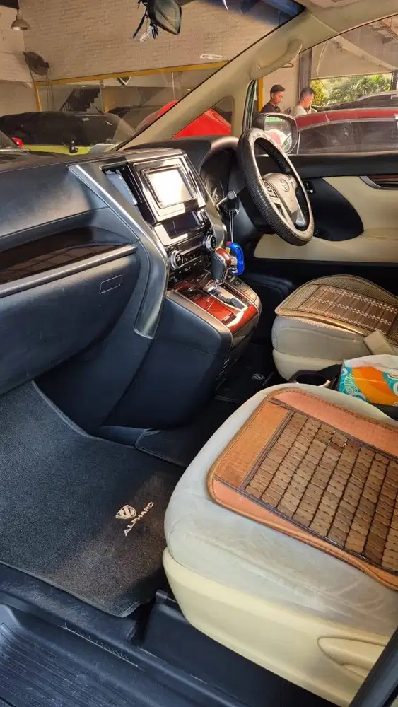Toyota Alphard tahun 2015