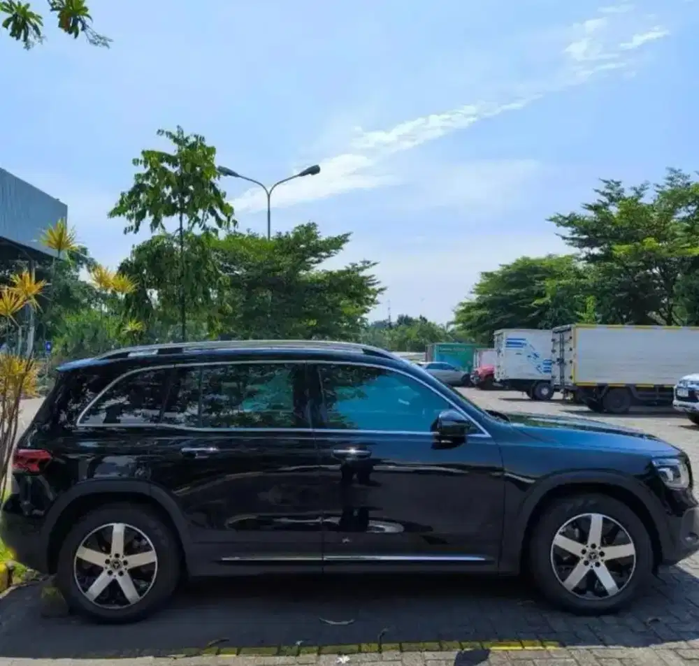 Jual mobil marcedes benz glb 200 2022
