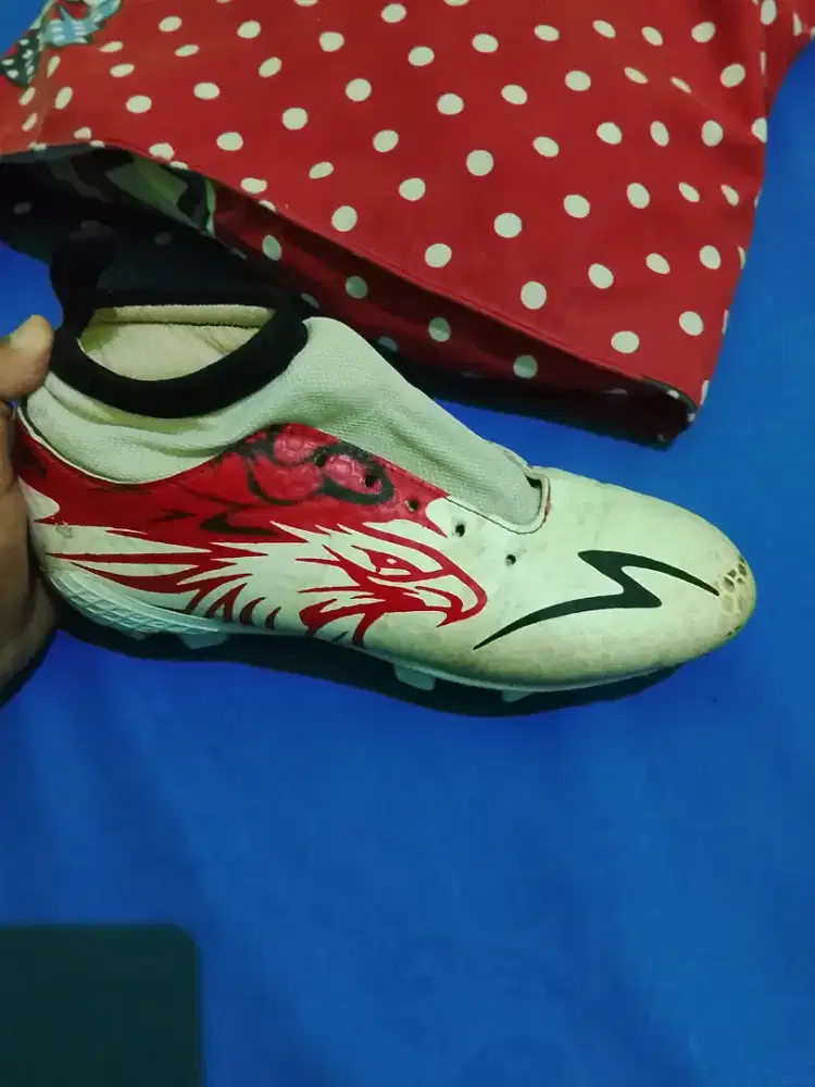 Sepatu bola SPECS Rp120.000 nego tipis