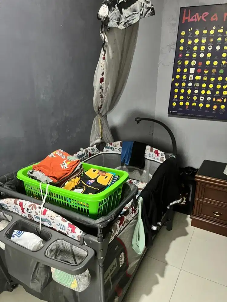Tempat Tidur Bayi